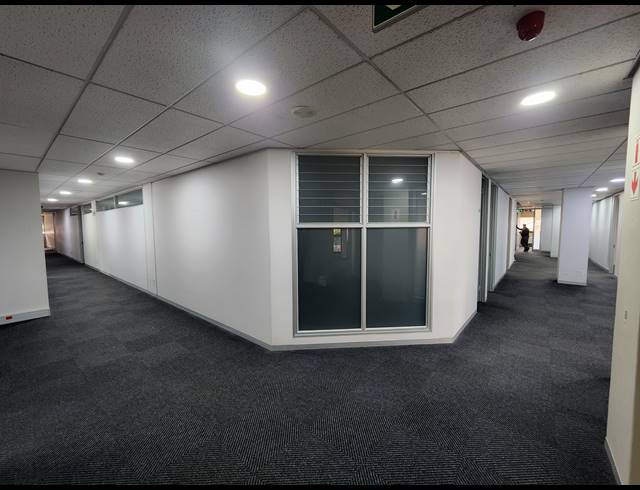 1,036M² OFFICE TO LET IN PINELANDS